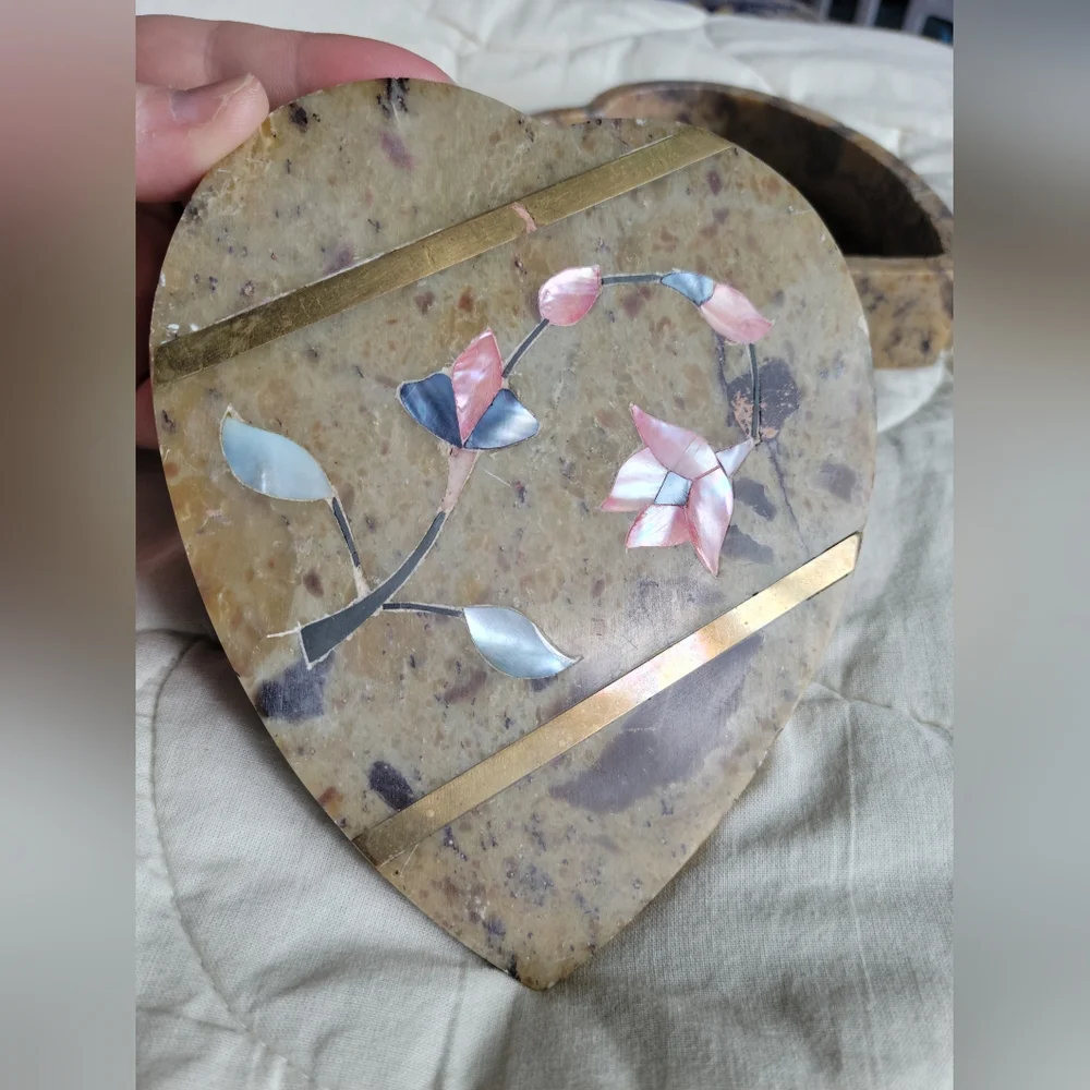 Heart-shaped Carved Soapstone Jewelry Organizer W/ Mother Of Pearl Floral Inlay